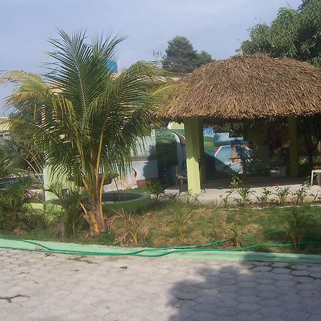 La Cayenna Hotel Et Restaurant ポルトープランス エクステリア 写真