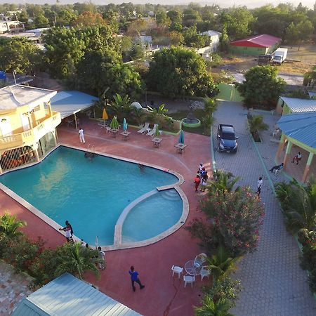 La Cayenna Hotel Et Restaurant ポルトープランス エクステリア 写真